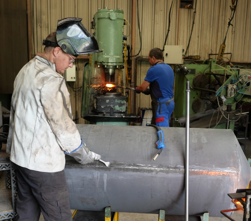 Photo ouvrier Guillet Tools